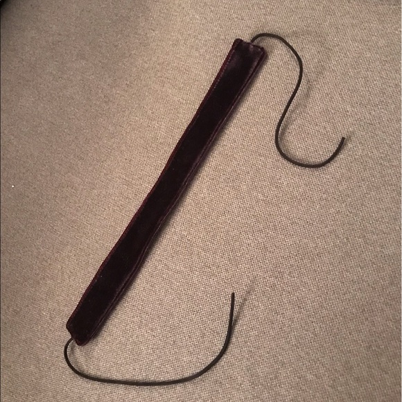 Brandy Melville - Thin Black Velvet Choker - Picture 4 of 5